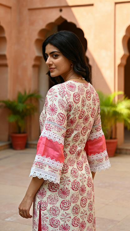 Elegant Pink Floral Print Cotton Kurta with Lace Detailing